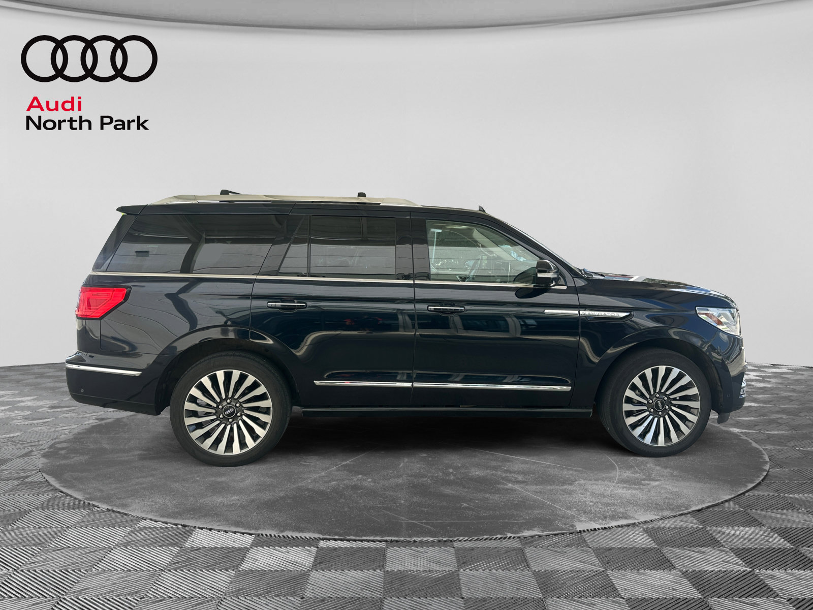 Used 2021 Lincoln Navigator Reserve w/ Luxury Package RWD image 6