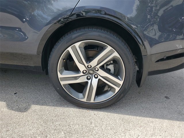 Used 2024 Land Rover Discovery Dynamic SE image 7