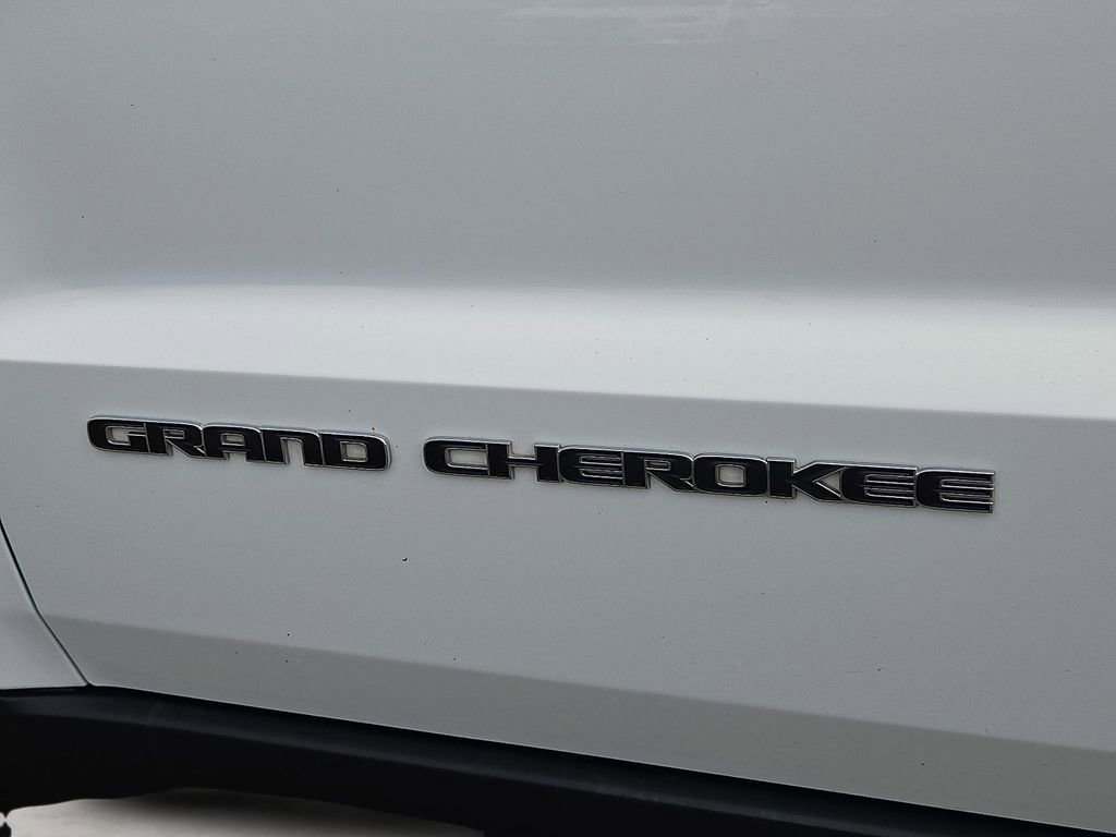 Used 2018 Jeep Grand Cherokee Limited image 28