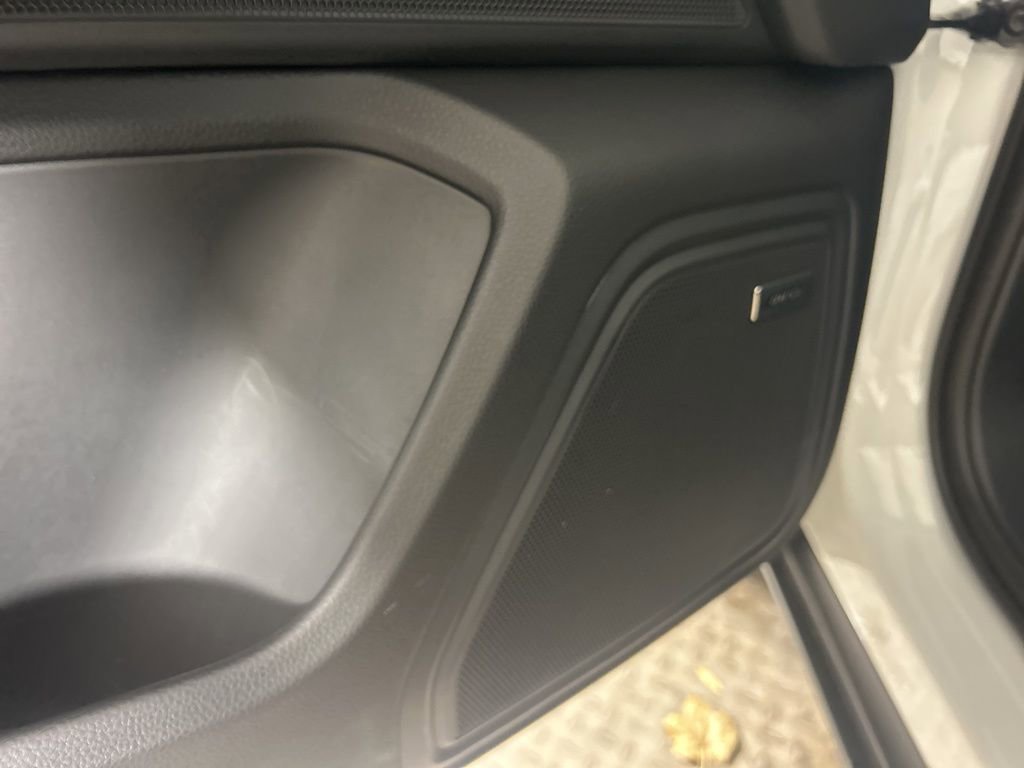 Certified 2025 Porsche Macan image 28