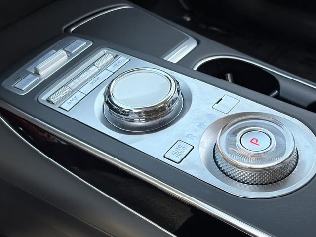 Used 2025 Genesis GV70 2.5T AWD/4WD image 16