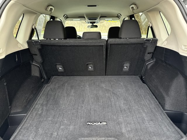 Used 2024 Nissan Rogue SV image 27