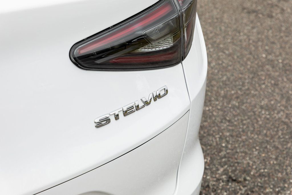 Used 2024 Alfa Romeo Stelvio Veloce image 13