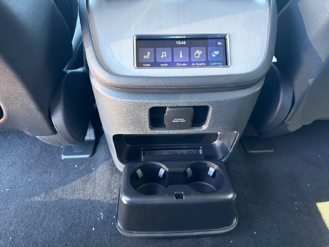 New 2026 Lincoln Navigator Reserve w/ Jet Appearance Package AWD/4WD image 16