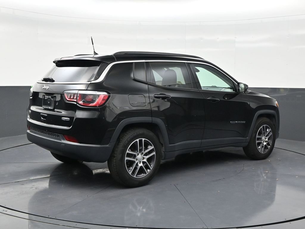 Used 2018 Jeep Compass Latitude FWD image 5