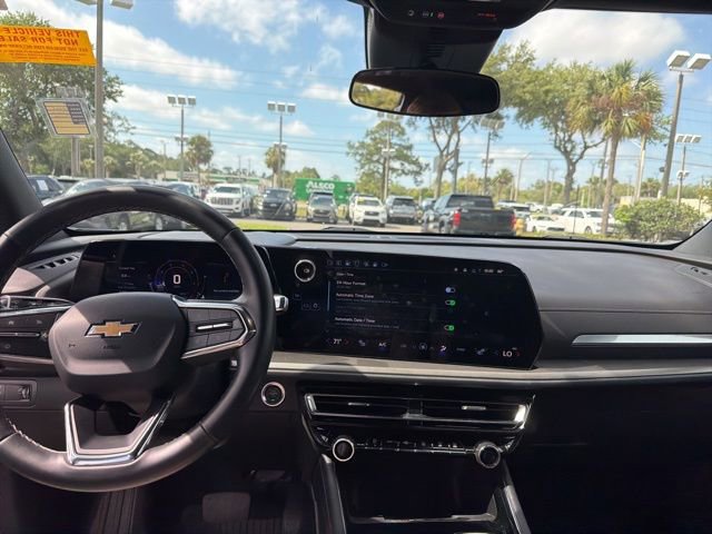 Used 2025 Chevrolet Traverse LT FWD image 9
