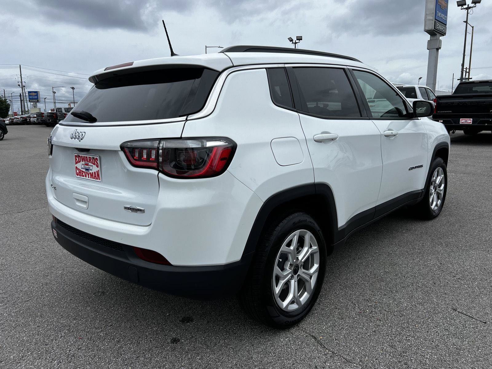 Used 2025 Jeep Compass Latitude AWD/4WD image 32
