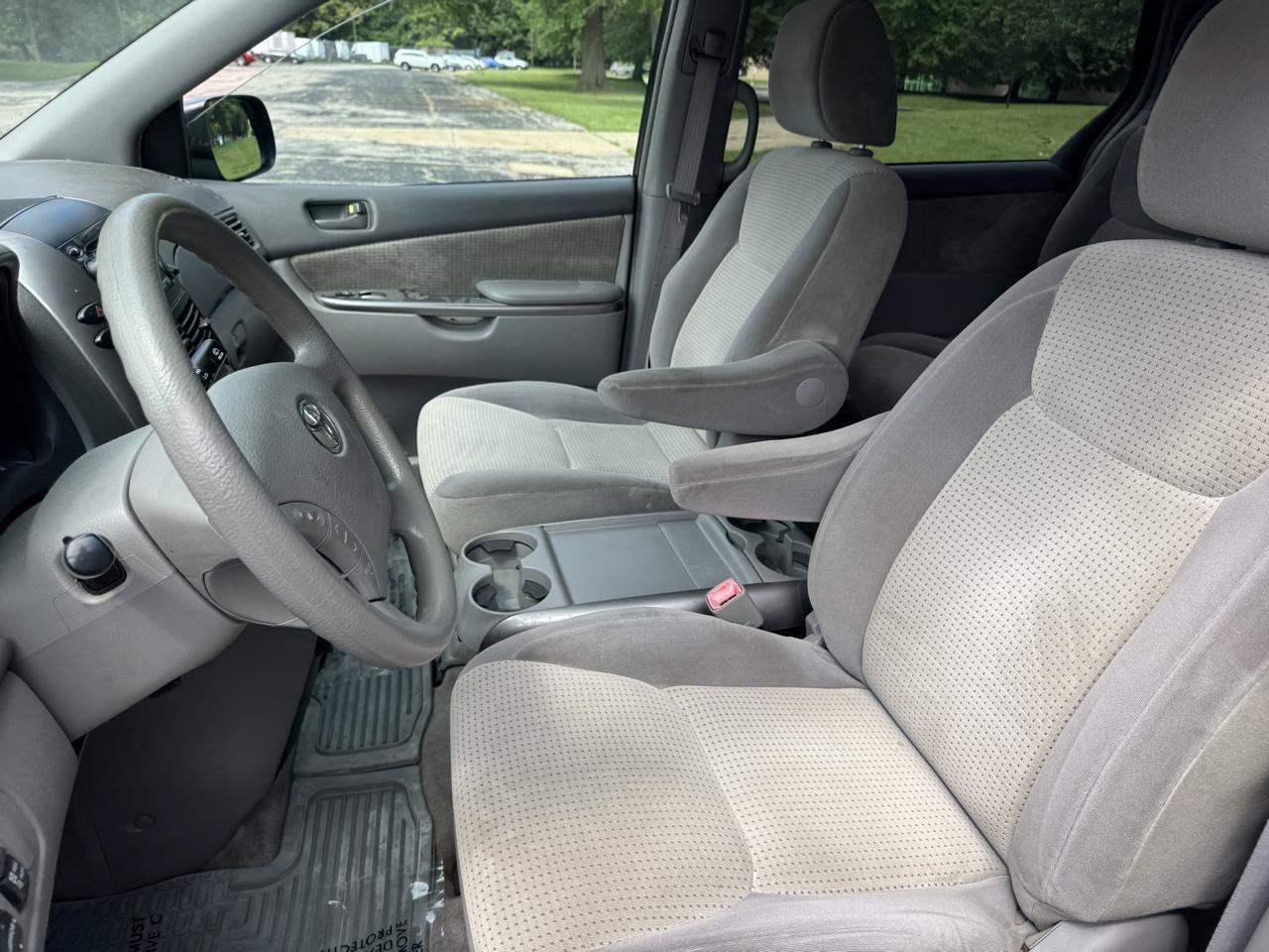Used 2009 Toyota Sienna LE FWD image 27
