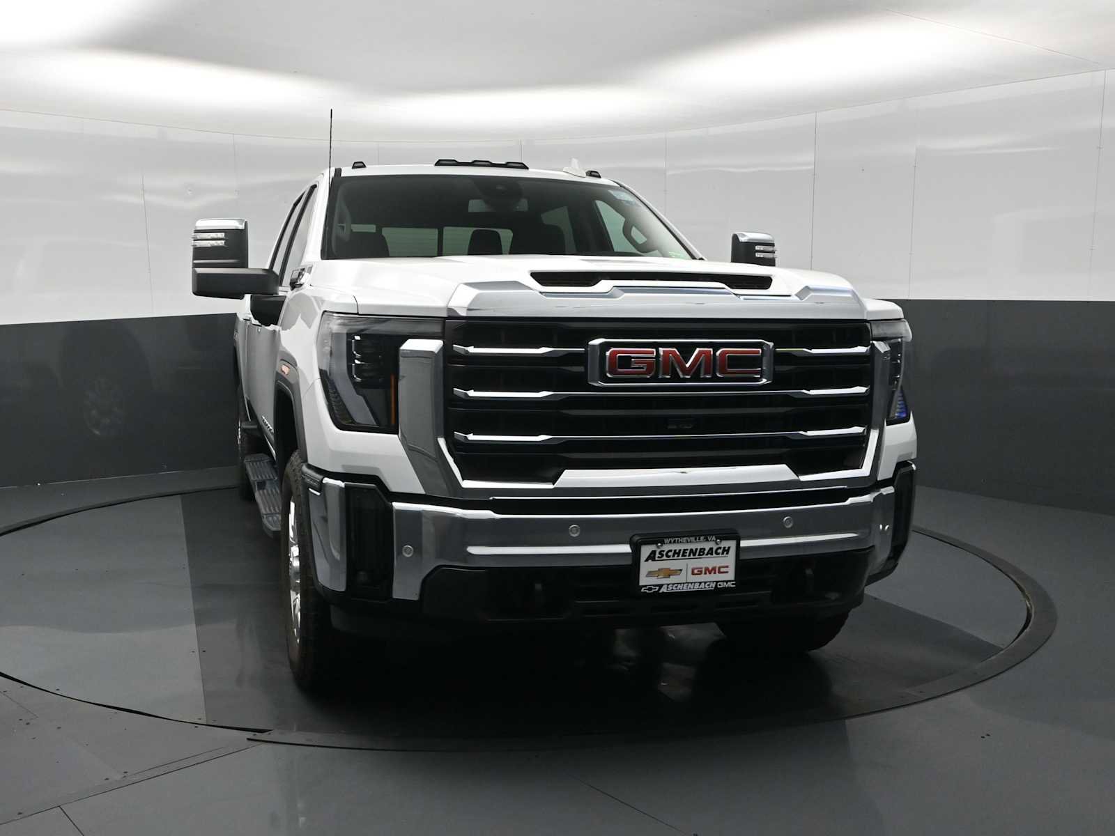 Used 2024 GMC Sierra 2500 SLT w/ SLT Premium Package image 3