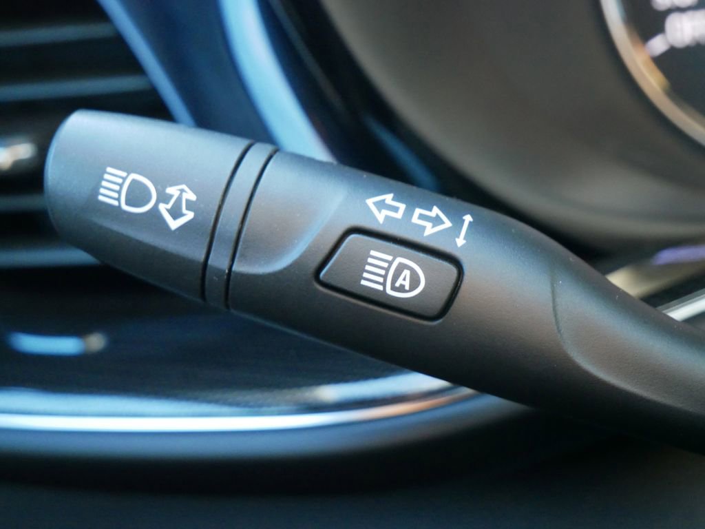 Used 2021 Buick Envision Essence image 22