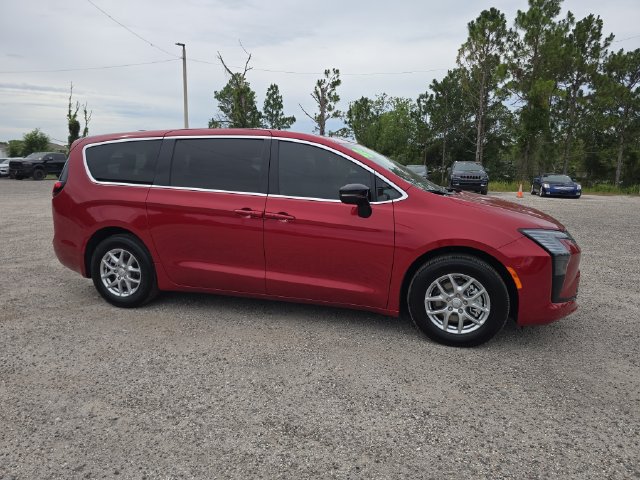 New 2027 Chrysler Pacifica Select FWD image 2