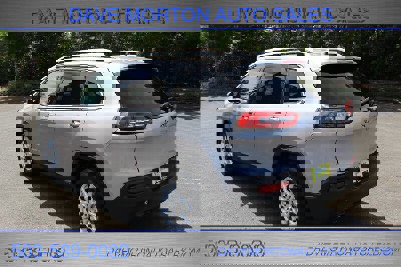 Used 2018 Jeep Cherokee Latitude Plus w/ Cold Weather Group image 3