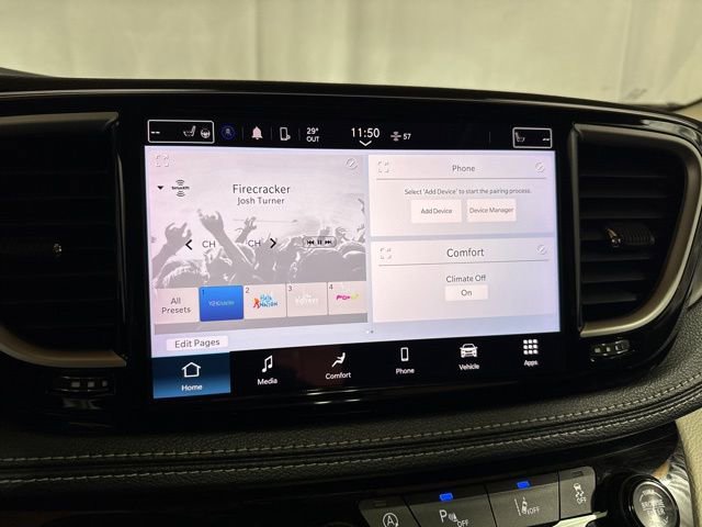 Used 2023 Chrysler Pacifica Touring-L image 18