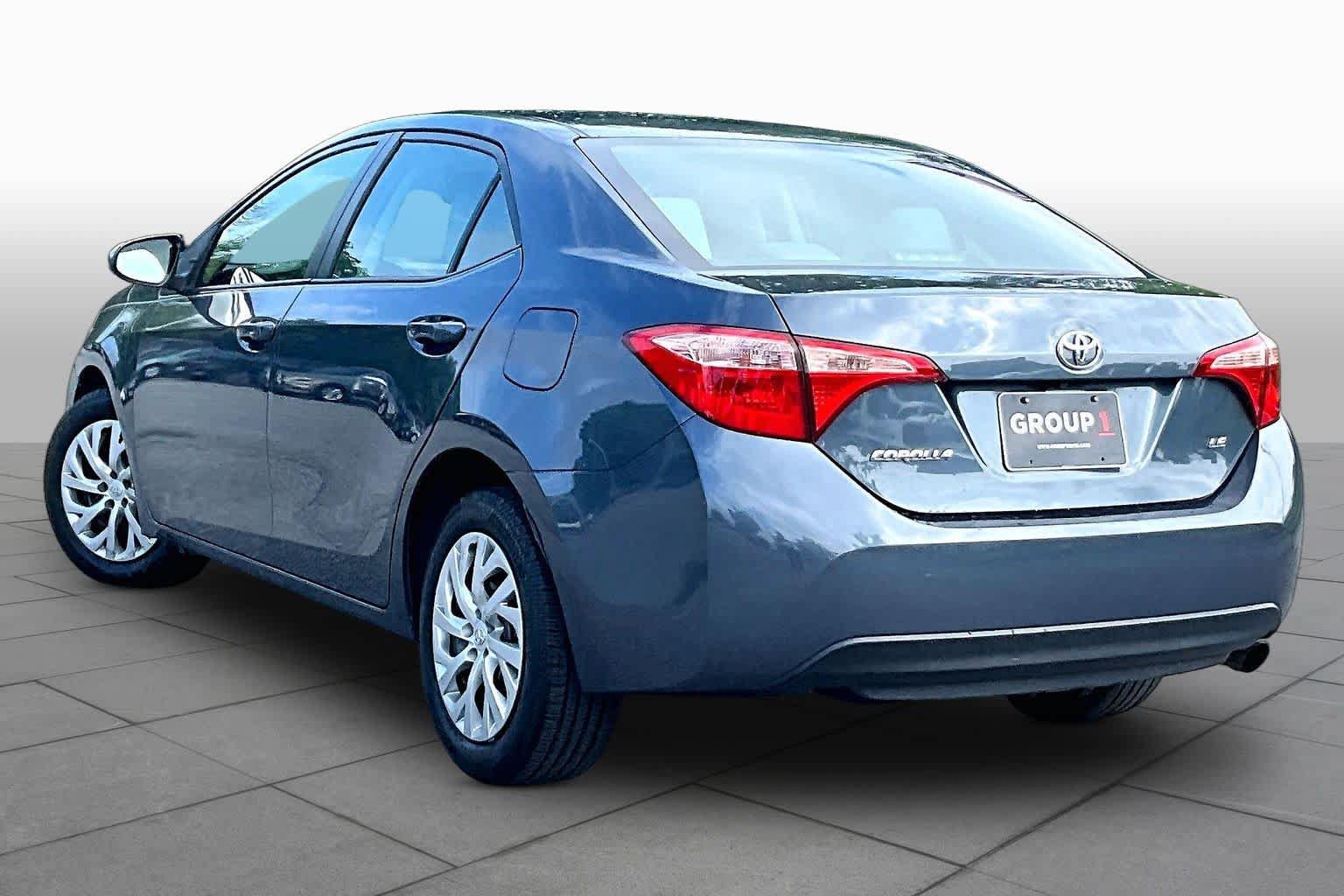 Used 2018 Toyota Corolla LE FWD image 12