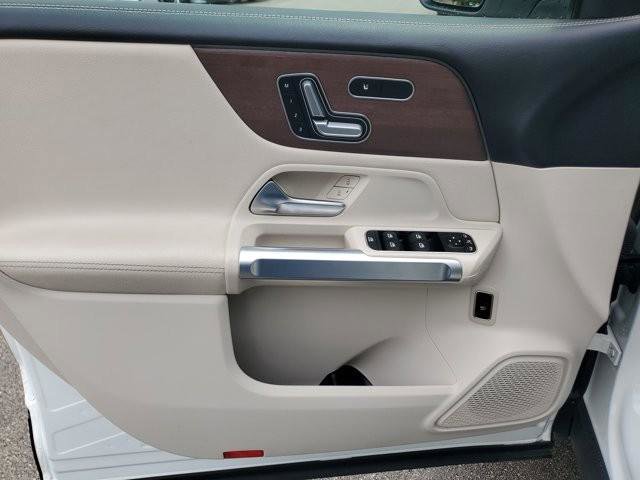 Used 2023 Mercedes-Benz GLB 250 w/ Premium Package image 22