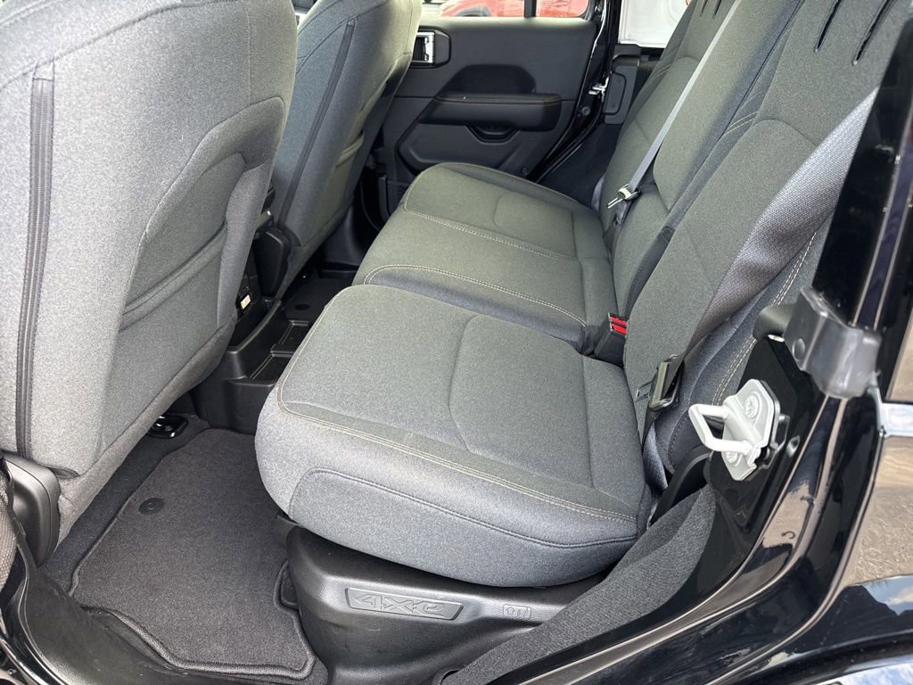 Used 2025 Jeep Wrangler Unlimited Sahara image 17