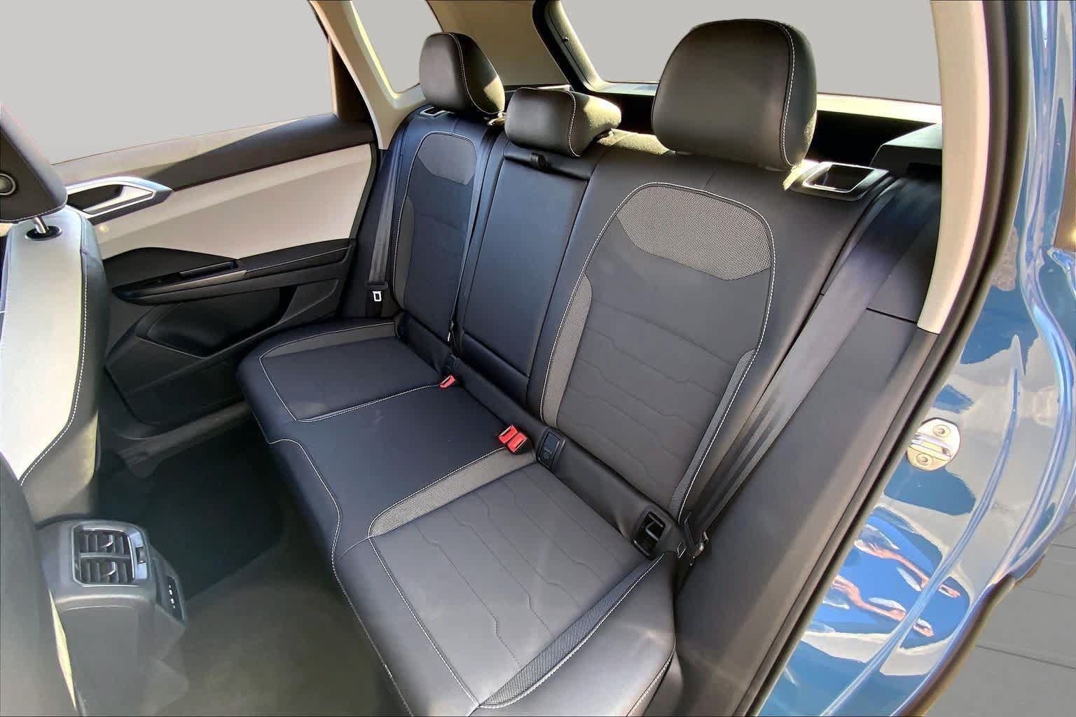 Used 2026 Volkswagen Taos SE FWD image 21