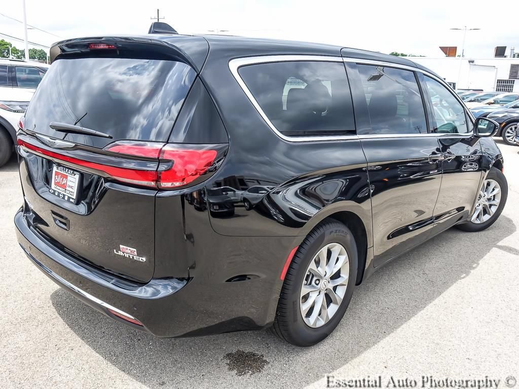Used 2026 Chrysler Pacifica Limited FWD image 9