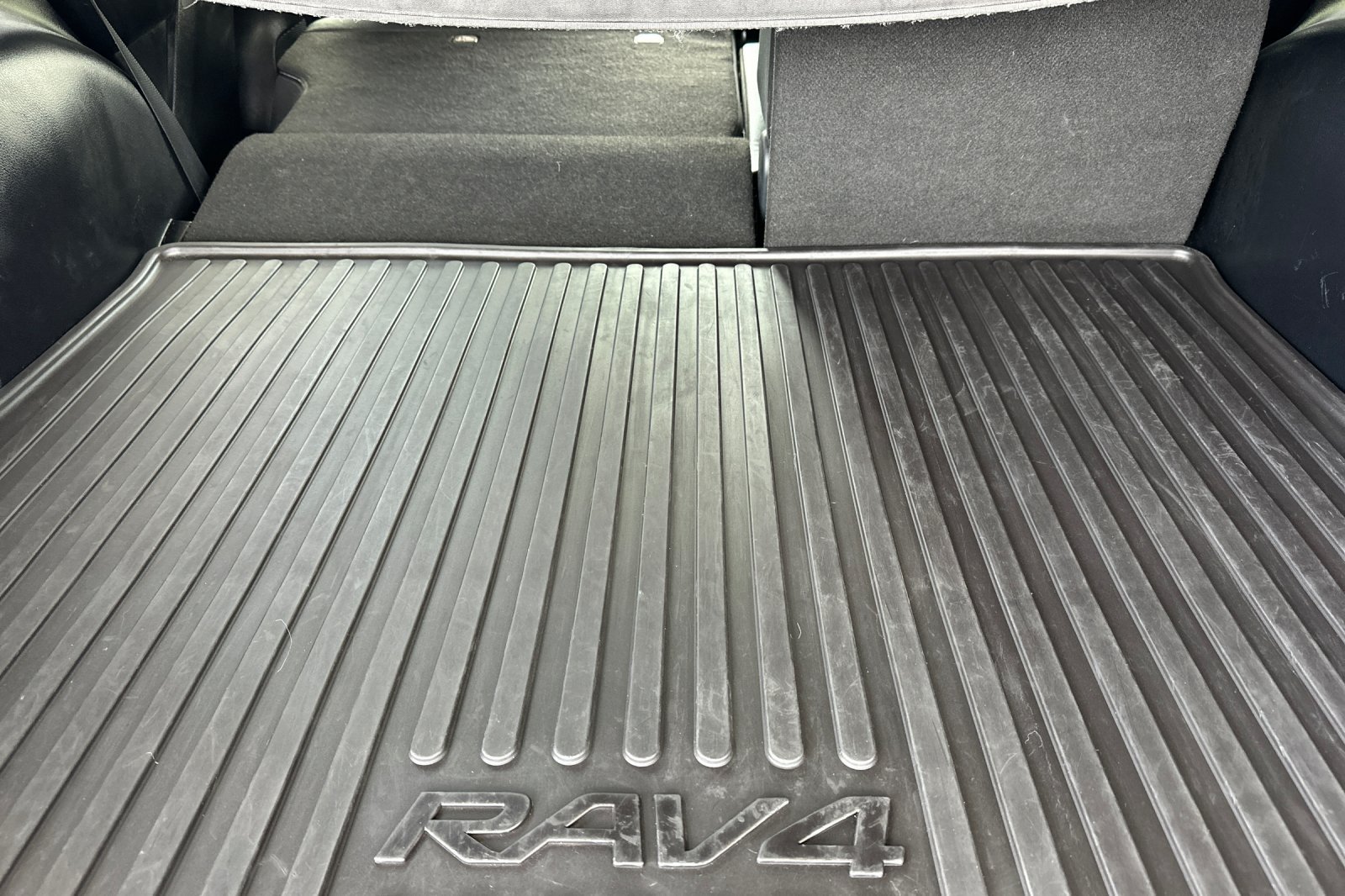 Used 2018 Toyota RAV4 SE w/ Power Extra Value Package AWD/4WD image 15