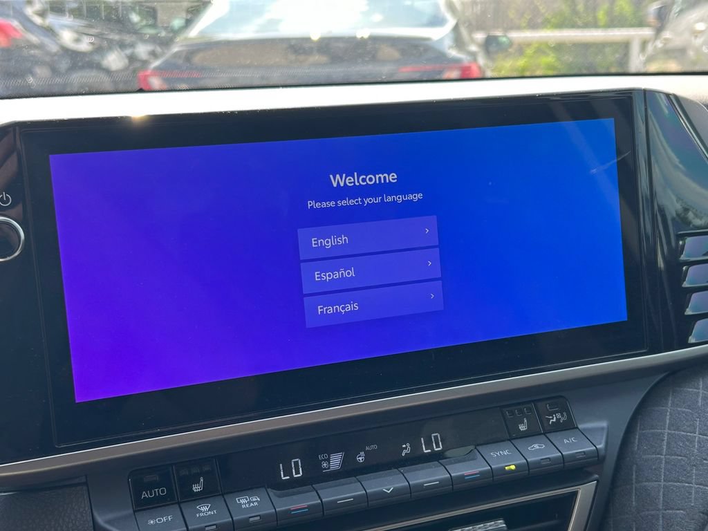Used 2025 Toyota Camry XLE FWD image 31