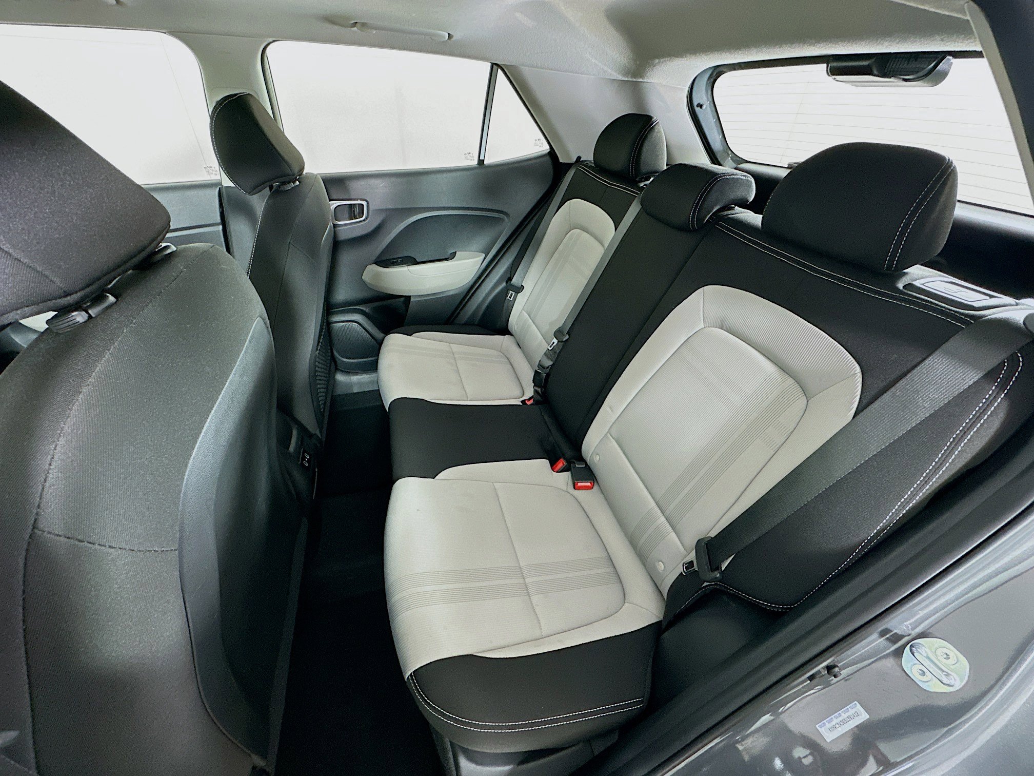 Used 2025 Hyundai Venue SEL FWD image 27