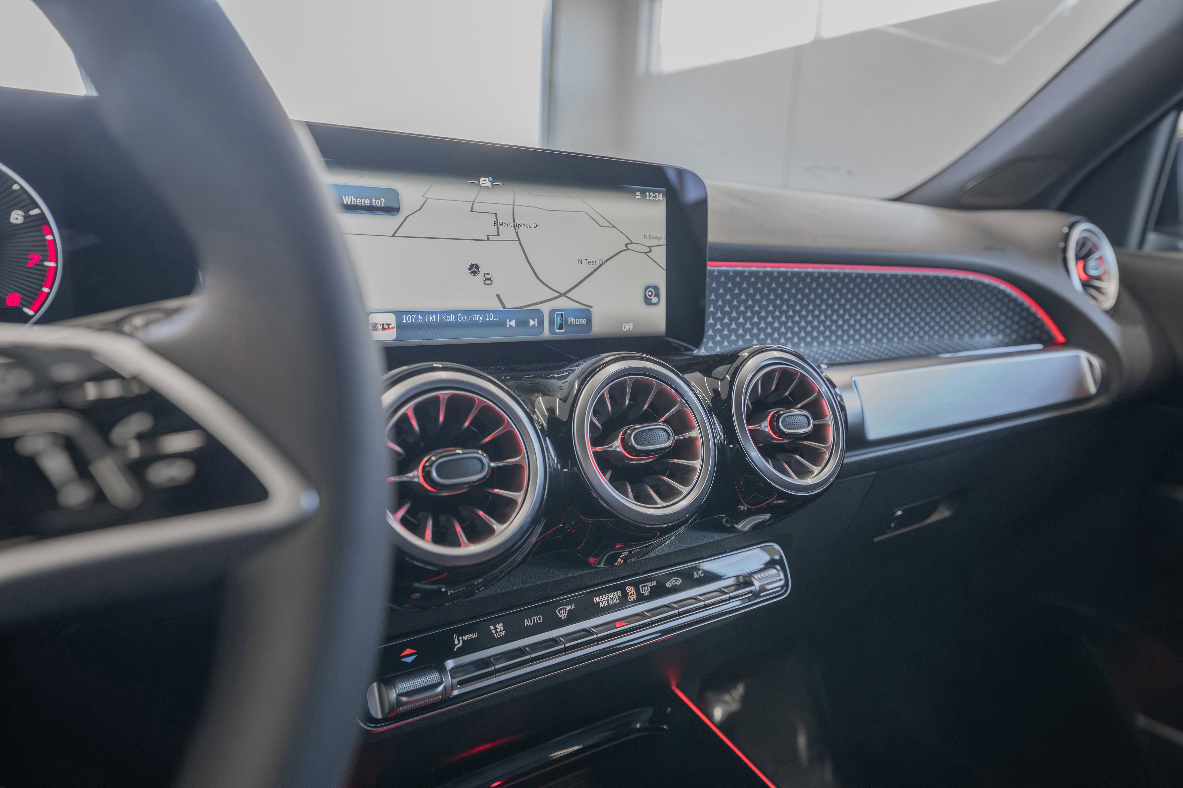 Certified 2025 Mercedes-Benz GLB 250 image 30