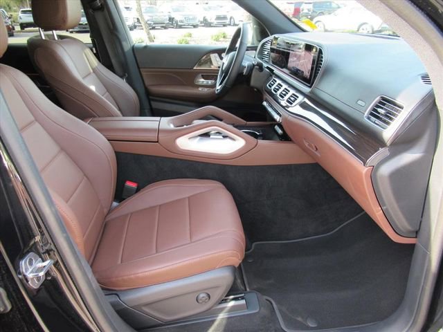 Used 2025 Mercedes-Benz GLS 450 4MATIC image 10