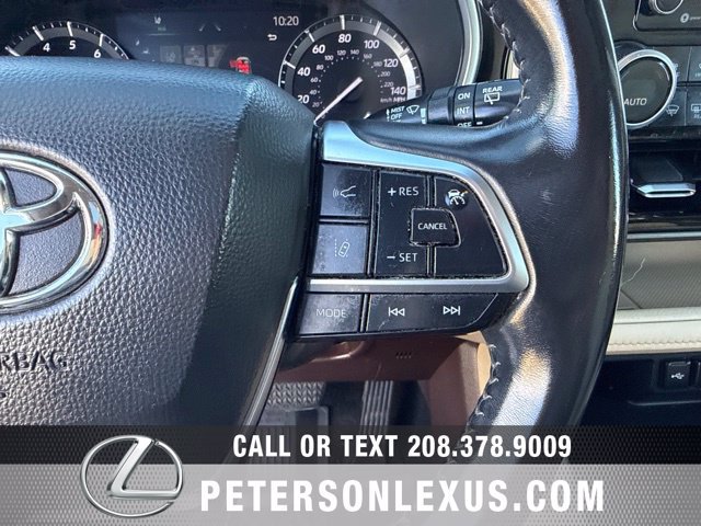 Used 2020 Toyota Highlander XLE AWD/4WD image 29