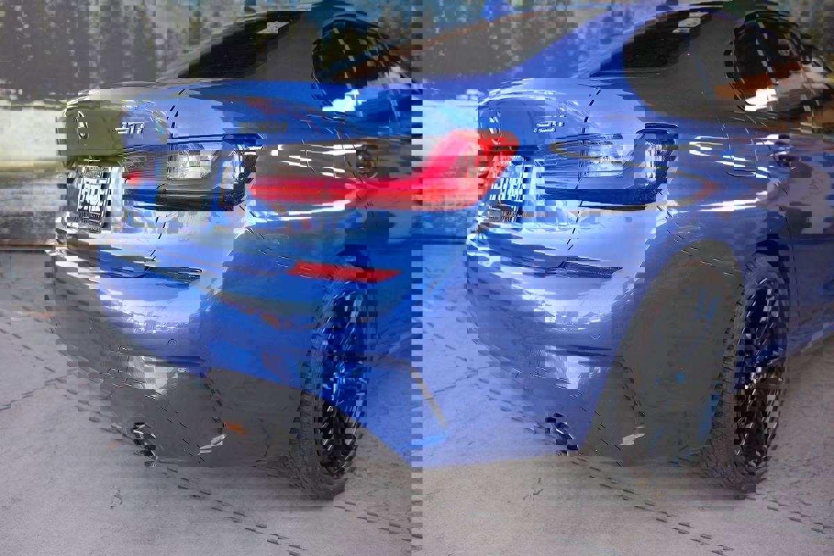 Used 2020 BMW 330i Sedan w/ M Sport Package image 18