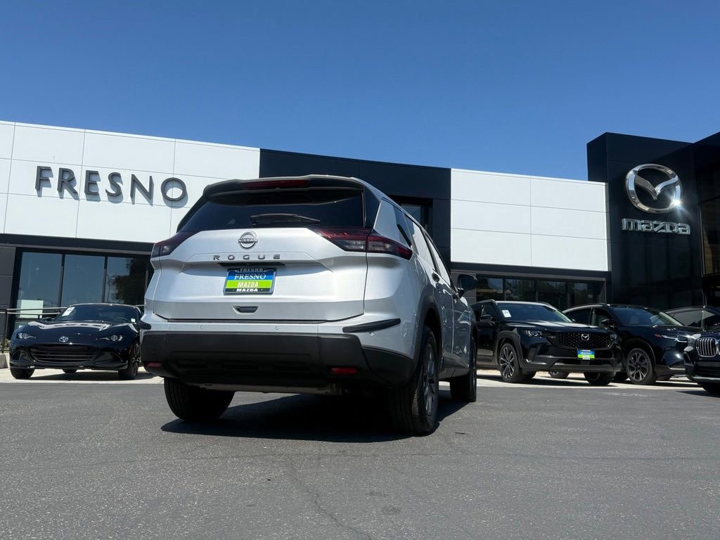 Used 2024 Nissan Rogue S FWD image 9