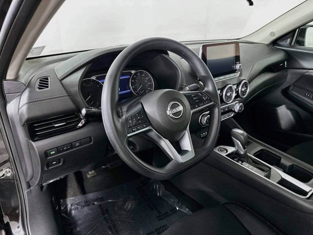 Used 2025 Nissan Sentra SV FWD image 14