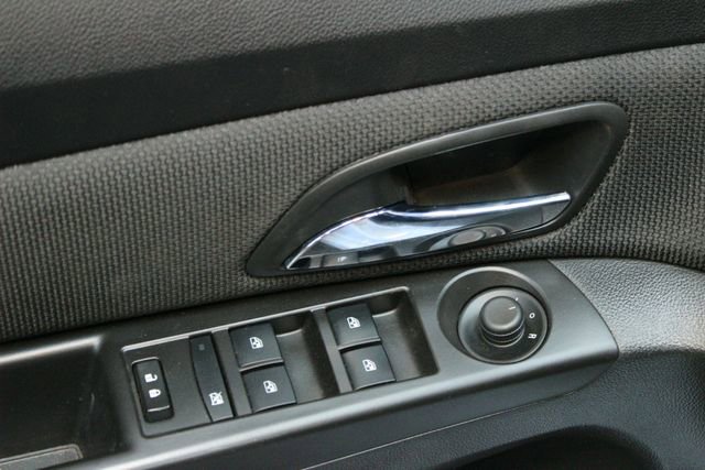 Used 2015 Chevrolet Cruze LT FWD image 16