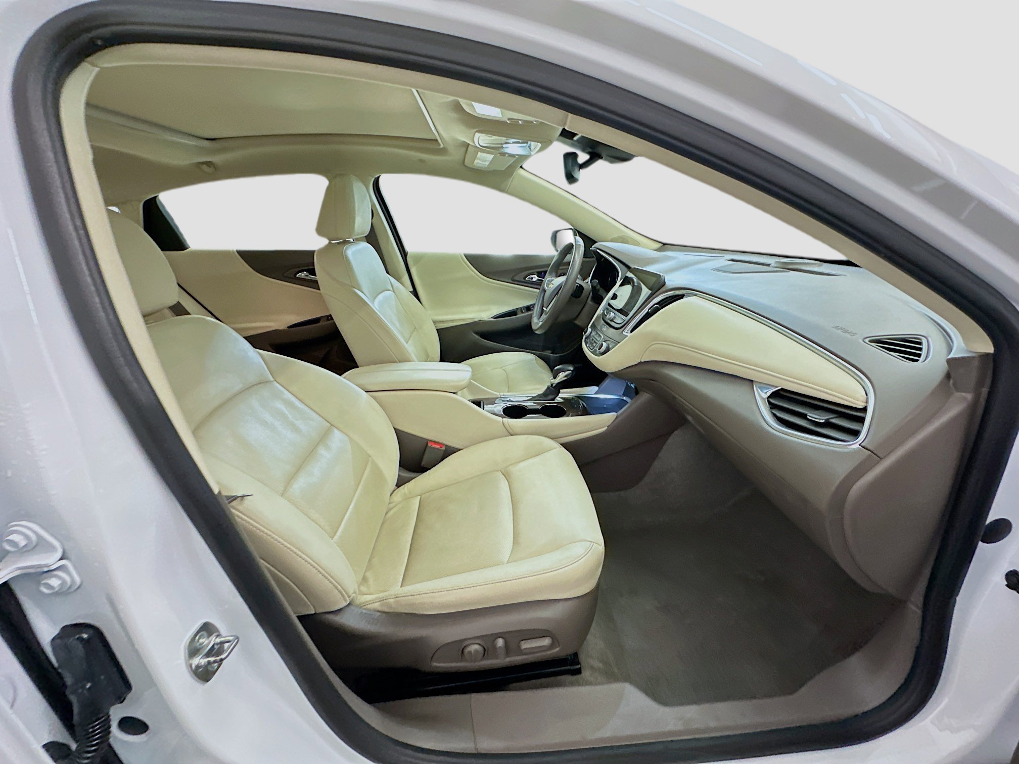 Used 2024 Chevrolet Malibu LT image 33