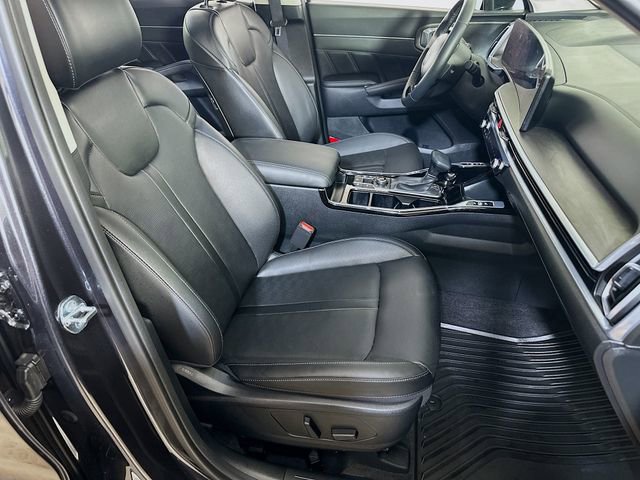 Used 2025 Kia Sorento SX image 14