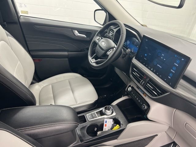 Used 2023 Ford Escape Platinum image 26