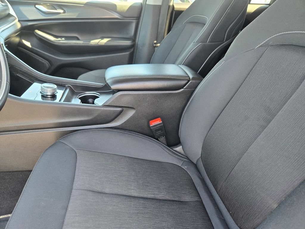Used 2023 Jeep Grand Cherokee Laredo AWD/4WD image 12