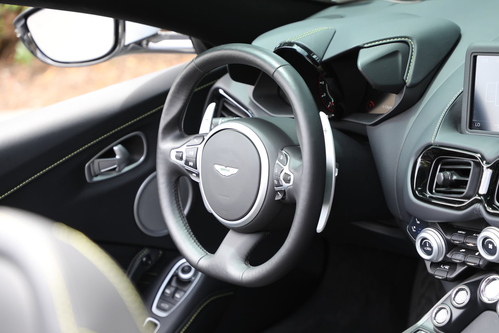 Used 2023 Aston Martin V8 Vantage Roadster RWD image 22