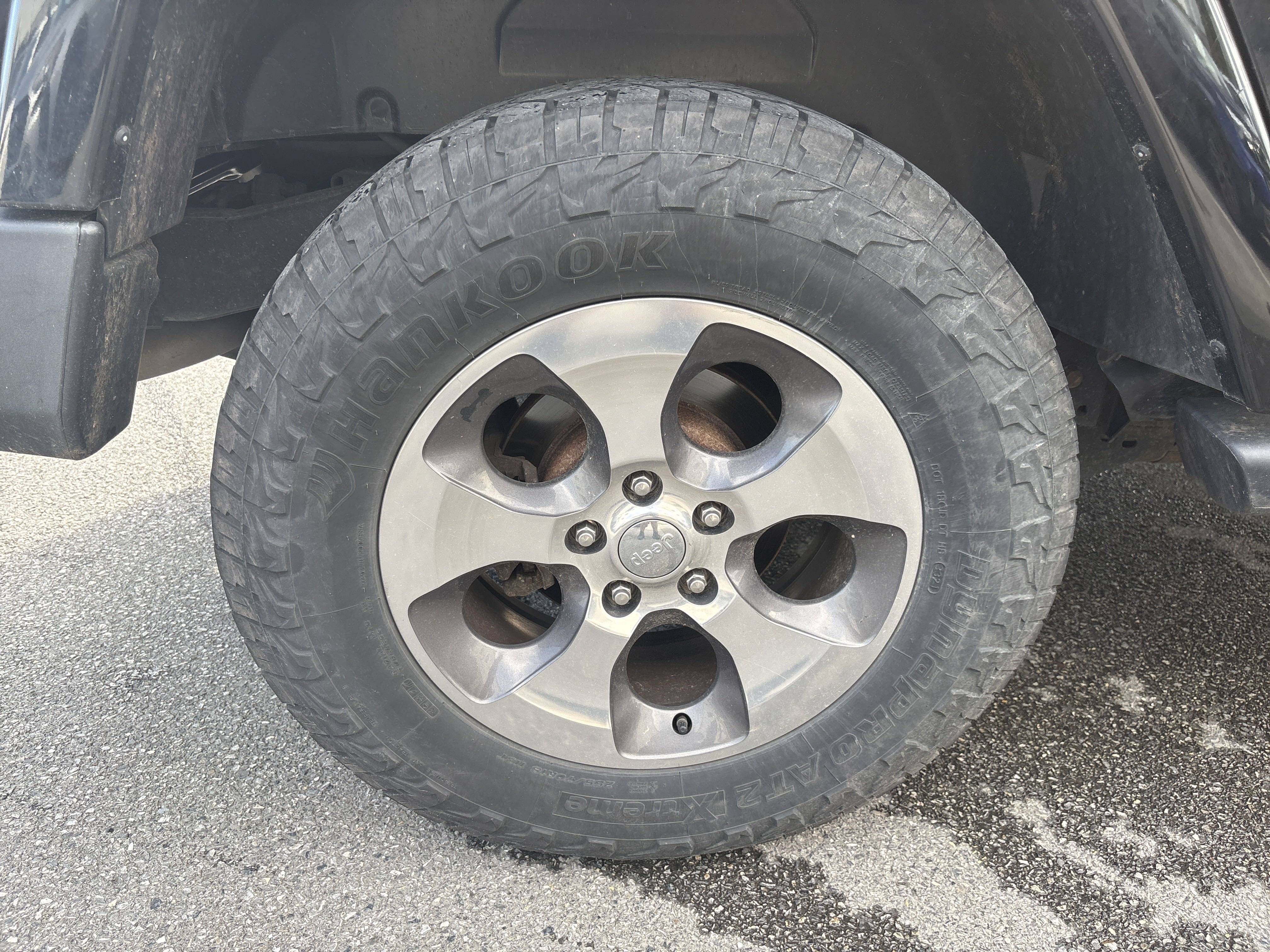 Used 2017 Jeep Wrangler Unlimited Sahara w/ Connectivity Group image 23