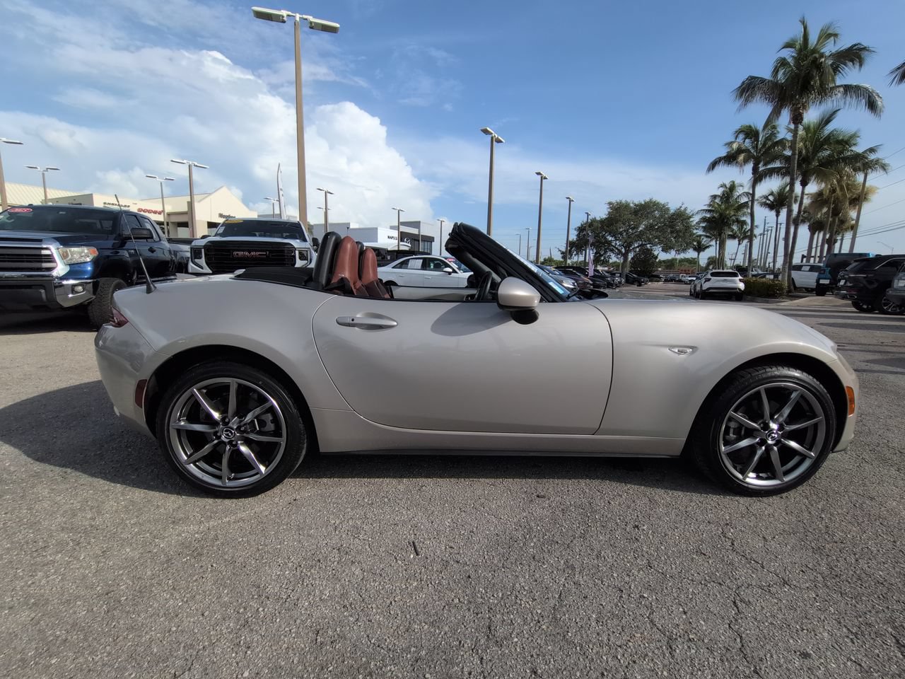 Used 2023 MAZDA MX-5 Miata Grand Touring RWD image 4