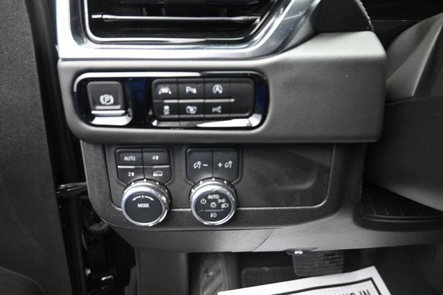 Used 2025 GMC Yukon XL Denali AWD/4WD image 18