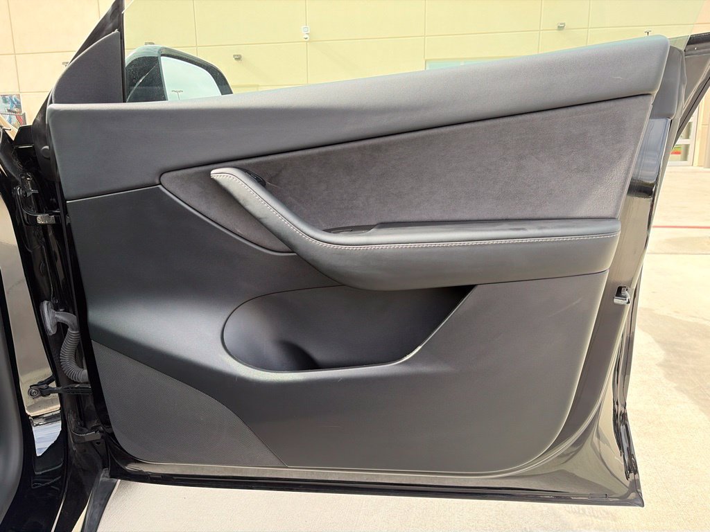 Used 2022 Tesla Model Y Long Range AWD/4WD image 16