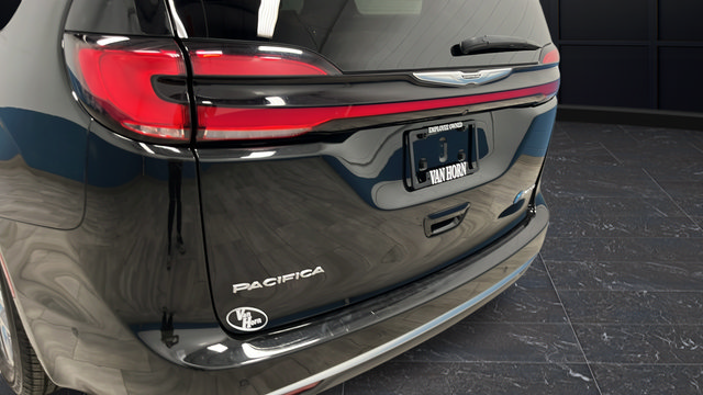 Used 2023 Chrysler Pacifica Pinnacle FWD image 43