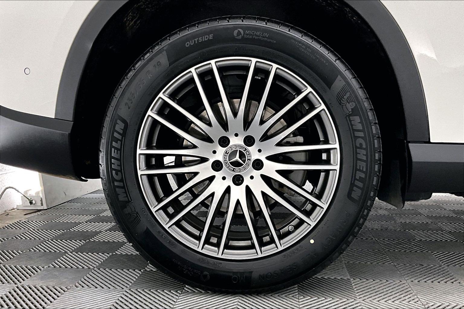 Certified 2025 Mercedes-Benz GLC 300 image 8