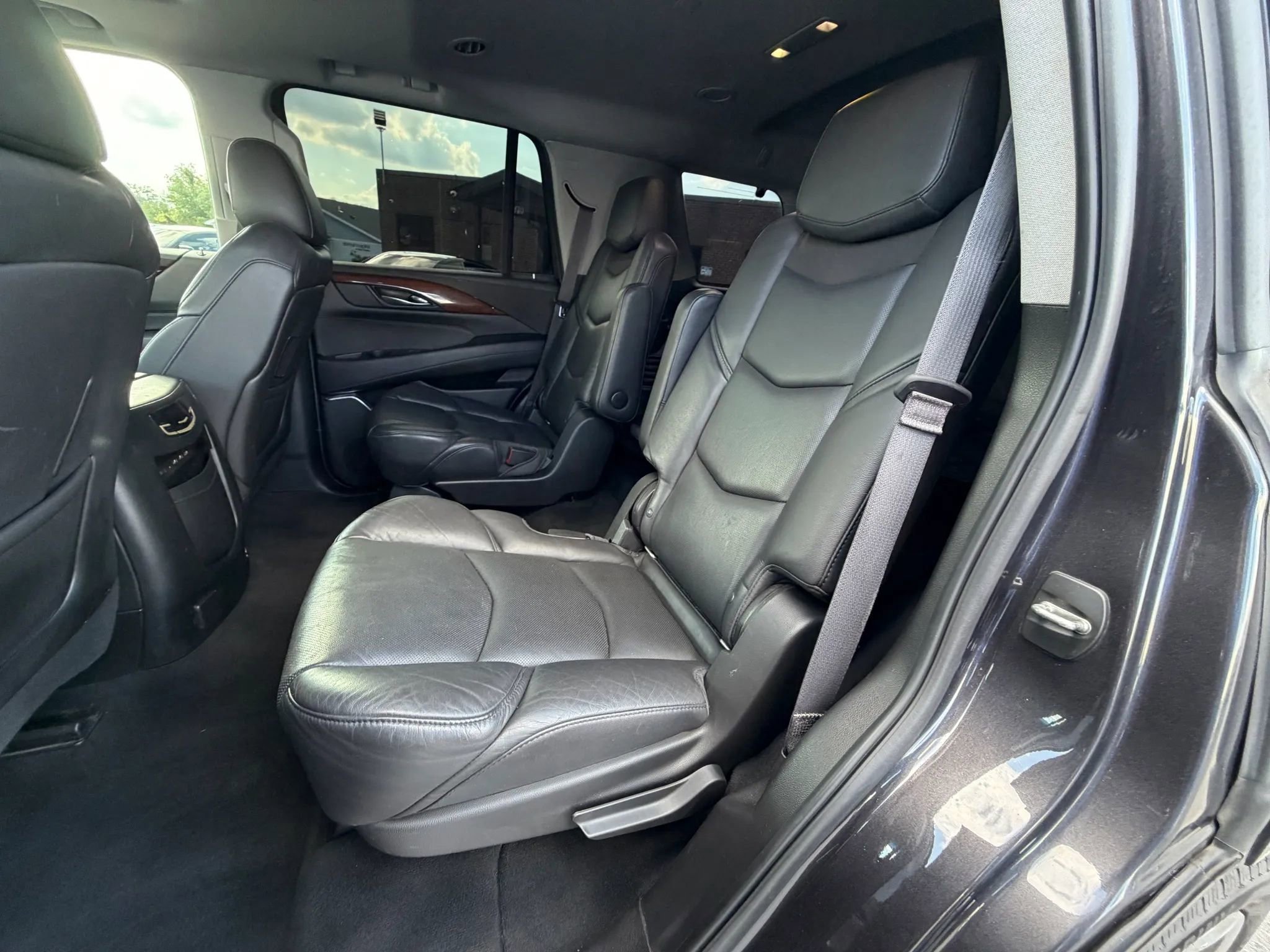 Used 2017 Cadillac Escalade Premium Luxury AWD/4WD image 12