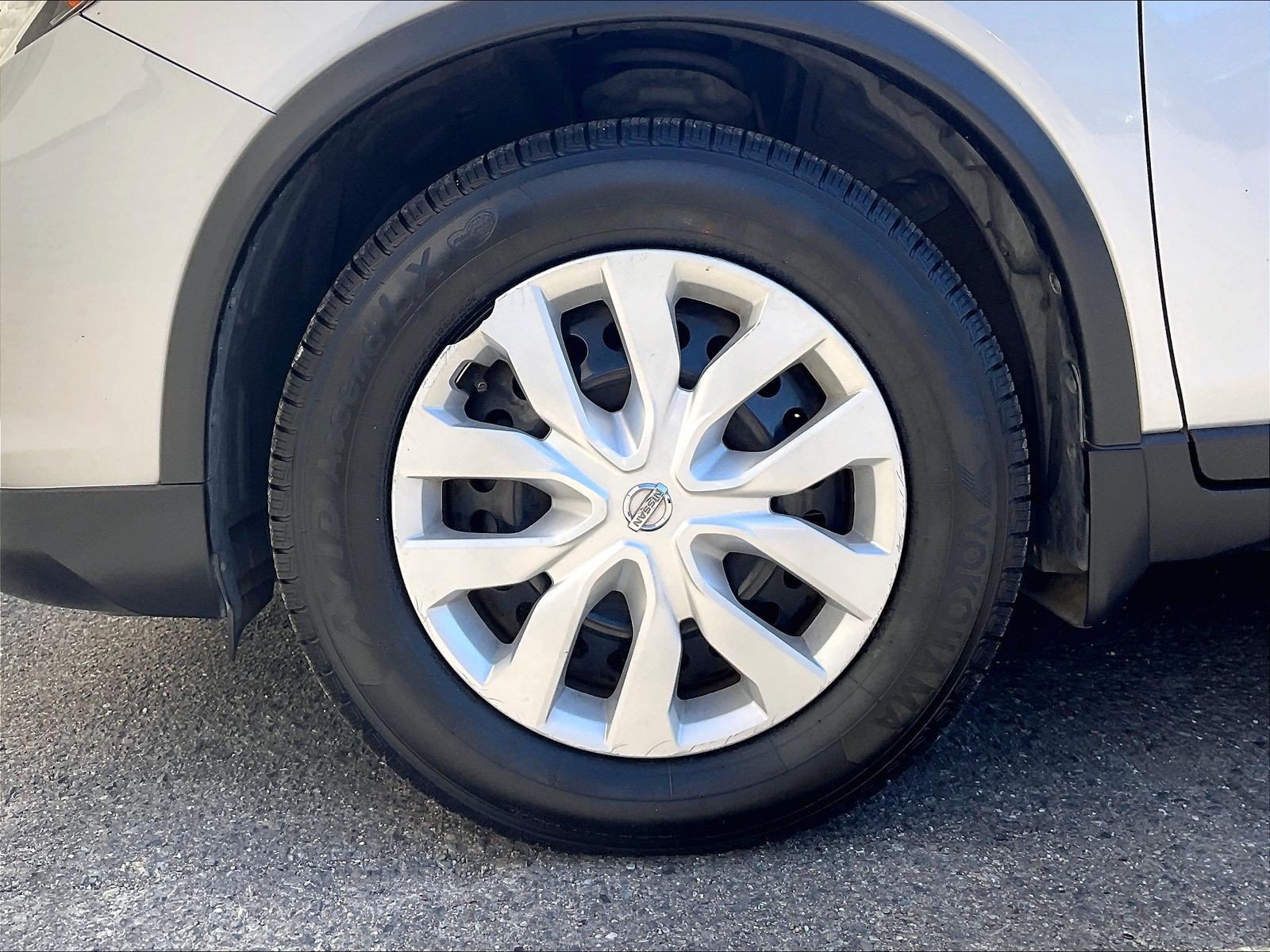Used 2017 Nissan Rogue S w/ Appearance Package FWD image 8