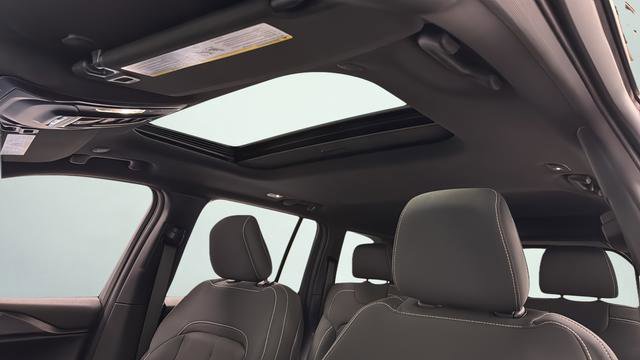 Used 2024 Jeep Grand Cherokee Laredo X image 4