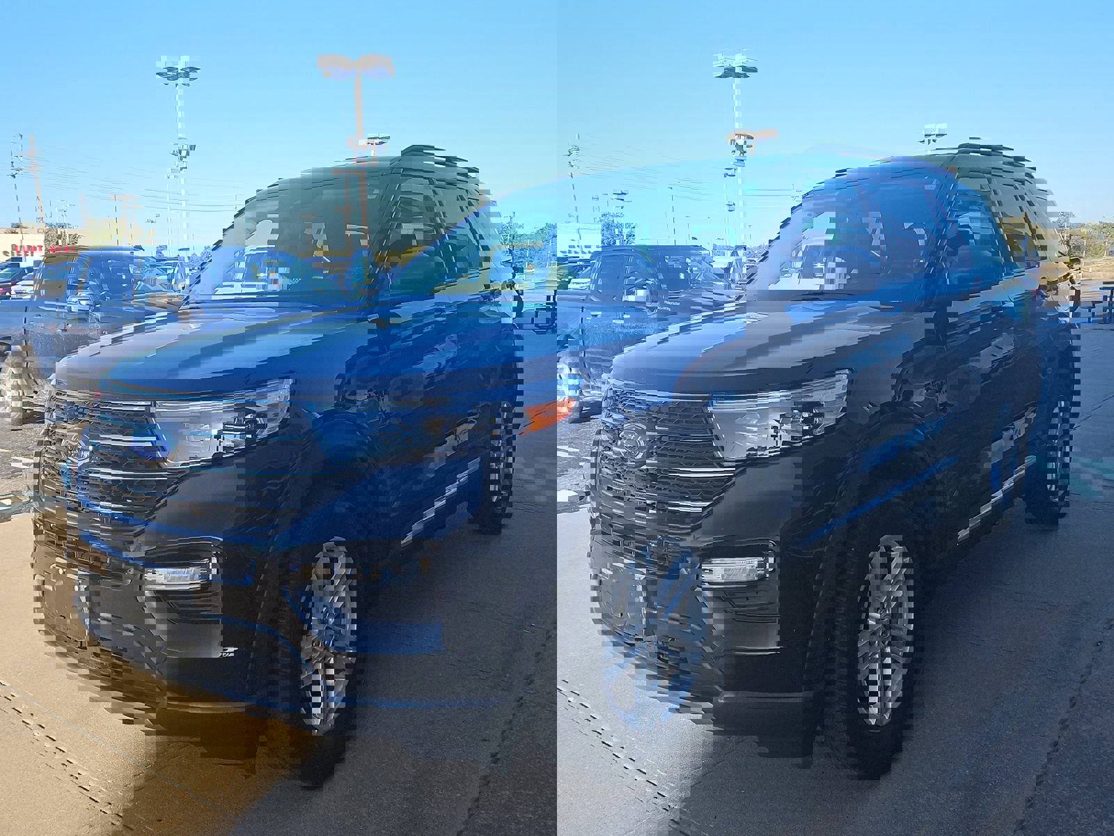 Used 2024 Ford Explorer XLT w/ Equipment Group 202A image 2