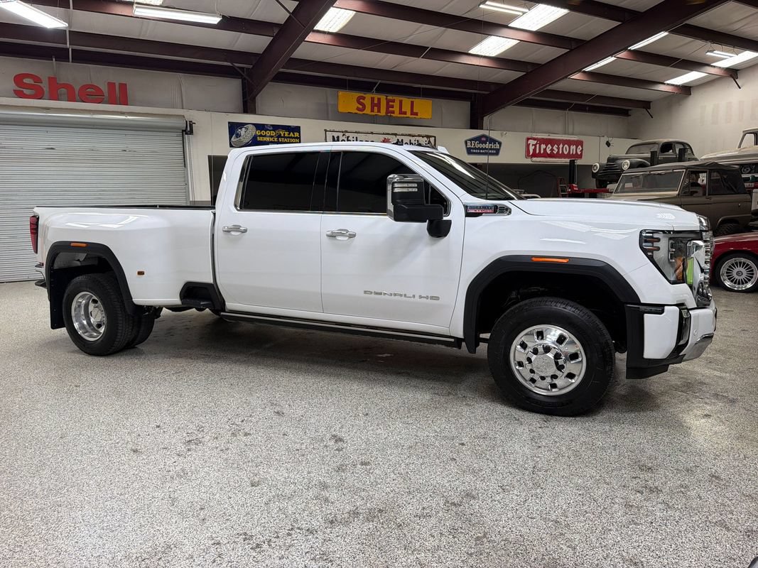 Used 2024 GMC Sierra 3500 Denali w/ Denali Reserve Package AWD/4WD image 10