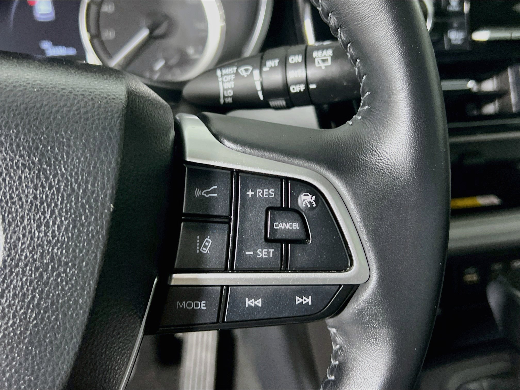 Used 2023 Toyota Highlander XLE FWD image 19