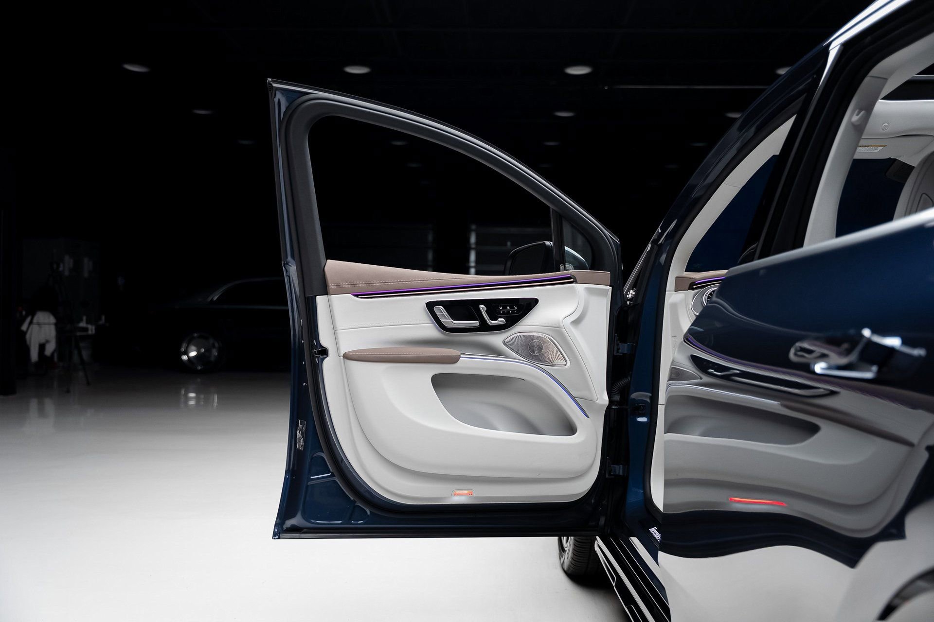 Used 2023 Mercedes-Benz EQS 450+ 4MATIC SUV w/ AMG Line Exterior Package image 50